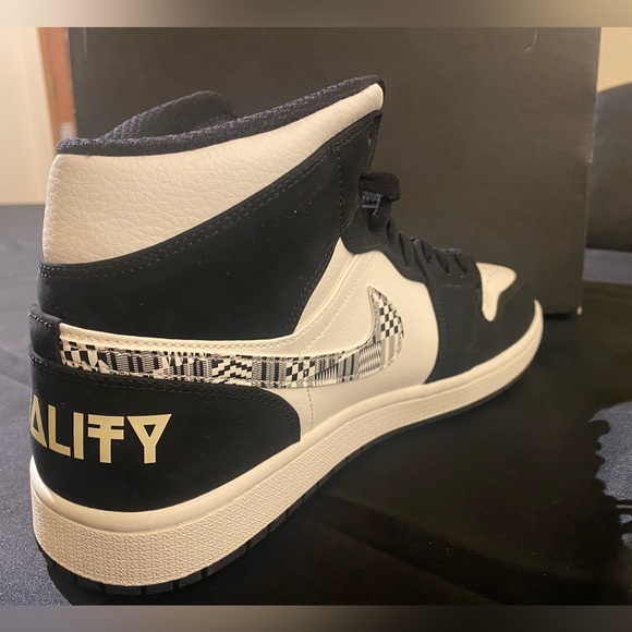 Jordan 1 Mid Equality (2019) - Picture 10 of 16